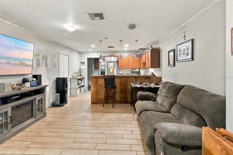Villa ou maison à vendre à Deltona, Floride: 7 chambres, 467.58 m2 № 2401107 - photo 19