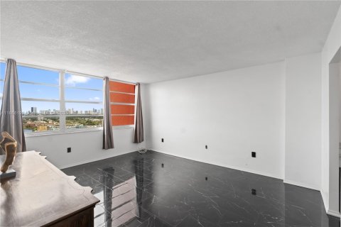 Condominio en alquiler en Miami, Florida, 2 dormitorios, 105.91 m2 № 1893520 - foto 13