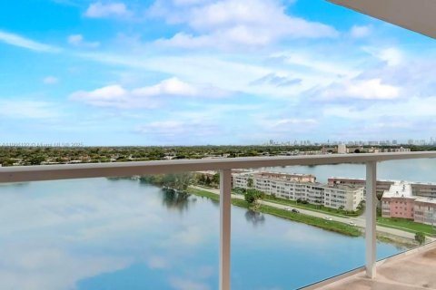 Condominio en alquiler en Miami, Florida, 2 dormitorios, 105.91 m2 № 1893520 - foto 2