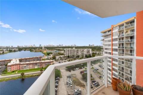 Condominio en alquiler en Miami, Florida, 2 dormitorios, 105.91 m2 № 1893520 - foto 22