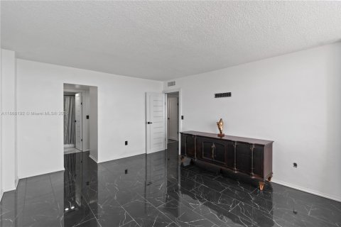Condominio en alquiler en Miami, Florida, 2 dormitorios, 105.91 m2 № 1893520 - foto 16