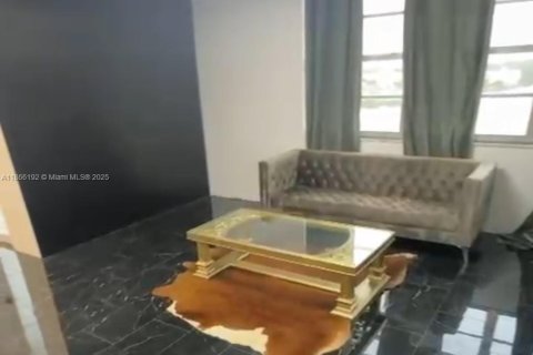 Condominio en alquiler en Miami, Florida, 2 dormitorios, 105.91 m2 № 1893520 - foto 4