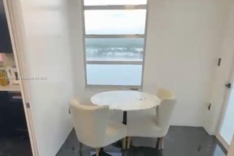Condominio en alquiler en Miami, Florida, 2 dormitorios, 105.91 m2 № 1893520 - foto 7