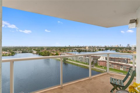 Condominio en alquiler en Miami, Florida, 2 dormitorios, 105.91 m2 № 1893520 - foto 20
