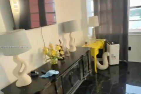Condominio en alquiler en Miami, Florida, 2 dormitorios, 105.91 m2 № 1893520 - foto 6