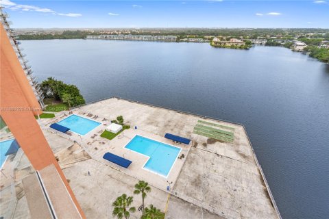 Condominio en alquiler en Miami, Florida, 2 dormitorios, 105.91 m2 № 1893520 - foto 21