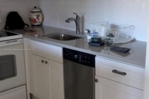 Condo in Boca Raton, Florida, 1 bedroom № 2082009 - photo 2