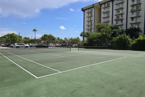 Condo in Miami, Florida, 1 bedroom  № 1923753 - photo 17