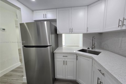 Copropriété à louer à Miami, Floride: 1 chambre, 56.21 m2 № 1923753 - photo 4