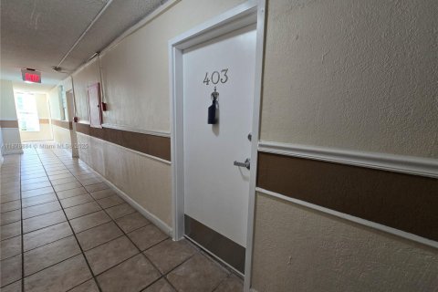 Condominio en alquiler en Miami, Florida, 1 dormitorio, 56.21 m2 № 1923753 - foto 13