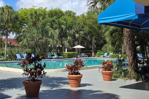 Condo in Miami, Florida, 1 bedroom  № 1923753 - photo 16