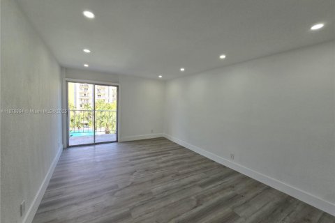 Copropriété à louer à Miami, Floride: 1 chambre, 56.21 m2 № 1923753 - photo 1