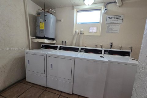 Condo in Miami, Florida, 1 bedroom  № 1923753 - photo 15