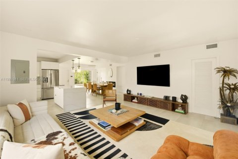 Снять в аренду виллу или дом в Майами-Бич, Флорида 3 спальни, 170.75м2, № 2060989 - фото 6