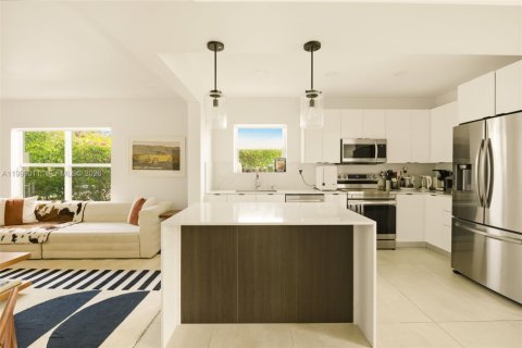 Снять в аренду виллу или дом в Майами-Бич, Флорида 3 спальни, 170.75м2, № 2060989 - фото 7