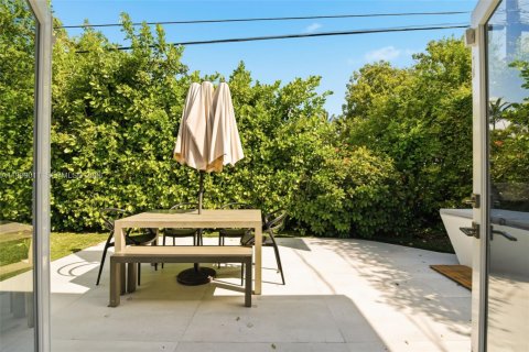 Снять в аренду виллу или дом в Майами-Бич, Флорида 3 спальни, 170.75м2, № 2060989 - фото 20