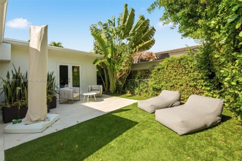 Снять в аренду виллу или дом в Майами-Бич, Флорида 3 спальни, 170.75м2, № 2060989 - фото 22