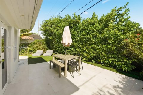 Снять в аренду виллу или дом в Майами-Бич, Флорида 3 спальни, 170.75м2, № 2060989 - фото 21