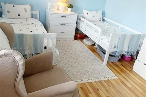 Снять в аренду таунхаус в Майами-Гарденс, Флорида 2 спальни, 105.35м2, № 2086588 - фото 13