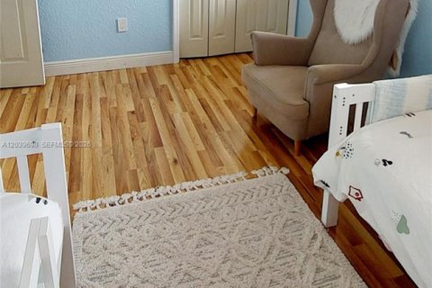 Снять в аренду таунхаус в Майами-Гарденс, Флорида 2 спальни, 105.35м2, № 2086588 - фото 14