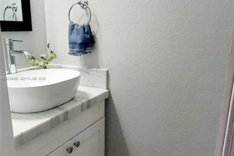 Снять в аренду таунхаус в Майами-Гарденс, Флорида 2 спальни, 105.35м2, № 2086588 - фото 6