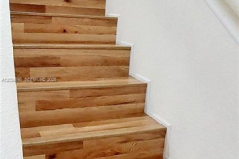 Снять в аренду таунхаус в Майами-Гарденс, Флорида 2 спальни, 105.35м2, № 2086588 - фото 7