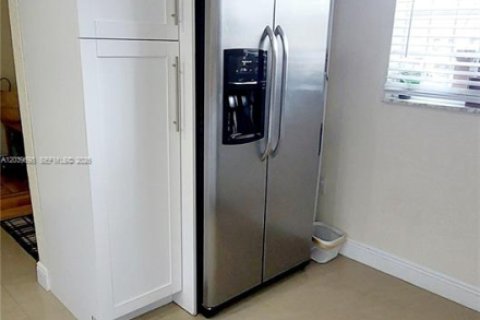 Снять в аренду таунхаус в Майами-Гарденс, Флорида 2 спальни, 105.35м2, № 2086588 - фото 5