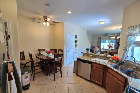 Townhouse in Wesley Chapel, Florida 4 bedrooms, 149.76 sq.m. № 2229499 - photo 9