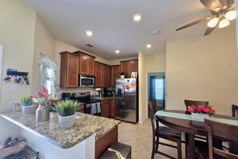 Townhouse in Wesley Chapel, Florida 4 bedrooms, 149.76 sq.m. № 2229499 - photo 7