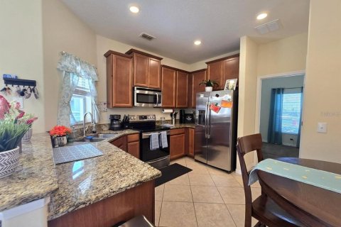 Townhouse in Wesley Chapel, Florida 4 bedrooms, 149.76 sq.m. № 2229499 - photo 6