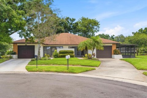 House in Palm Harbor, Florida 2 bedrooms, 106.65 sq.m. № 2156257