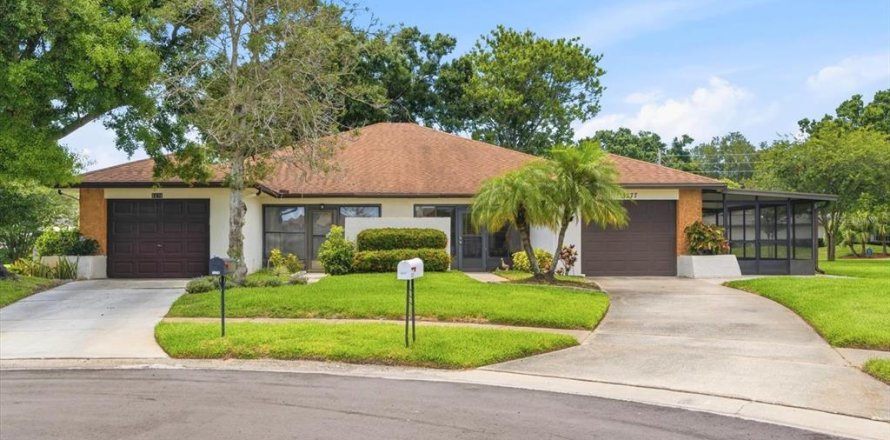 House in Palm Harbor, Florida 2 bedrooms, 106.65 sq.m. № 2156257