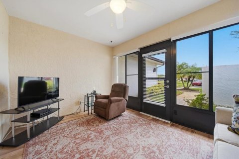 House in Palm Harbor, Florida 2 bedrooms, 106.65 sq.m. № 2156257 - photo 6