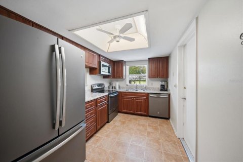 House in Palm Harbor, Florida 2 bedrooms, 106.65 sq.m. № 2156257 - photo 13