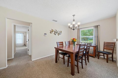House in Palm Harbor, Florida 2 bedrooms, 106.65 sq.m. № 2156257 - photo 12