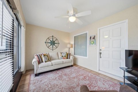House in Palm Harbor, Florida 2 bedrooms, 106.65 sq.m. № 2156257 - photo 7