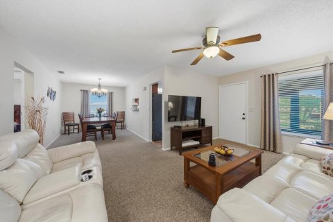 House in Palm Harbor, Florida 2 bedrooms, 106.65 sq.m. № 2156257 - photo 9