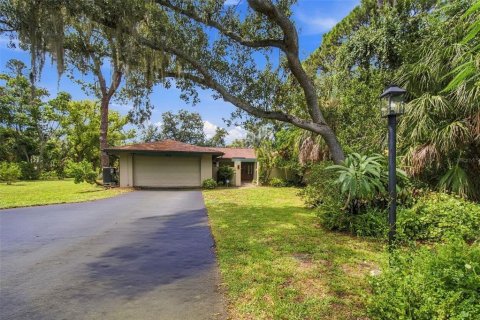 House in Saint Petersburg, Florida 3 bedrooms, 208.66 sq.m. № 2372857