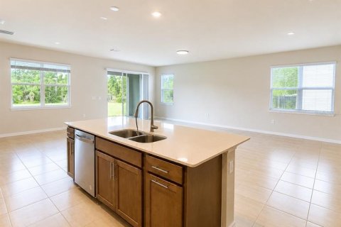 House in Clermont, Florida 4 bedrooms, 187.57 sq.m. № 2272779 - photo 6