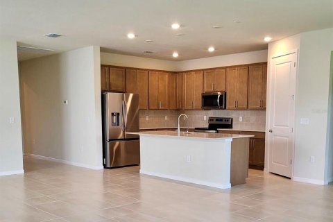 House in Clermont, Florida 4 bedrooms, 187.57 sq.m. № 2272779 - photo 3