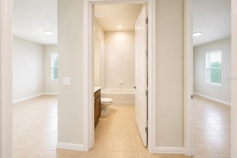 House in Clermont, Florida 4 bedrooms, 187.57 sq.m. № 2272779 - photo 8