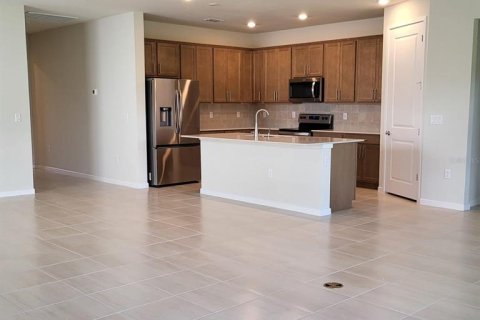 House in Clermont, Florida 4 bedrooms, 187.57 sq.m. № 2272779 - photo 4
