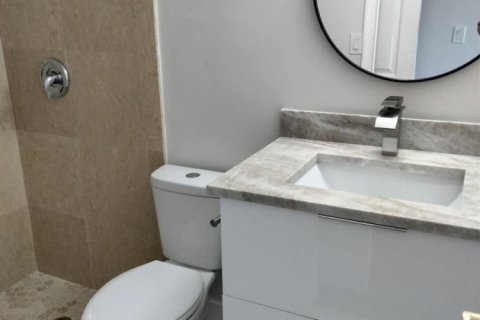 Condo in Deerfield Beach, Florida, 2 bedrooms № 2245333 - photo 4