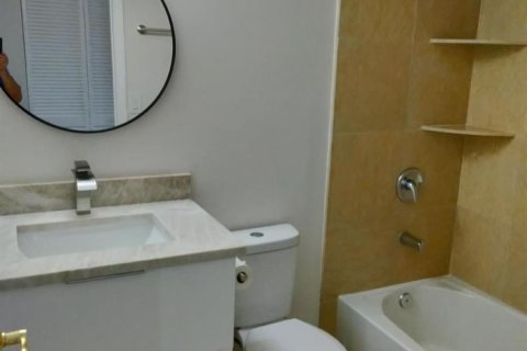Condo in Deerfield Beach, Florida, 2 bedrooms № 2245333 - photo 7