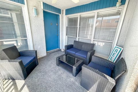 Купить кондоминиум в Мадейра - Бич, Флорида 8 комнат, 96.62м2, № 2121642 - фото 2