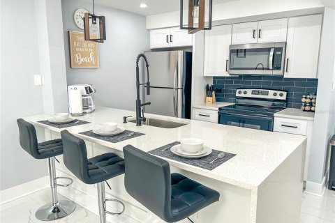 Купить кондоминиум в Мадейра - Бич, Флорида 8 комнат, 96.62м2, № 2121642 - фото 9