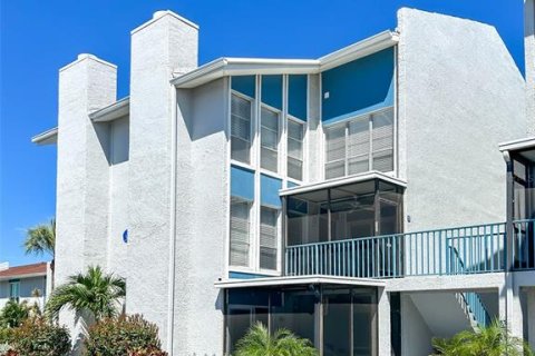 Condo à Madeira Beach, Floride, 2 chambres  № 2121642