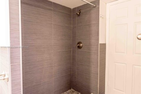 Appartement à louer à Miami Beach, Floride: 1 chambre, 72 m2 № 1890194 - photo 16