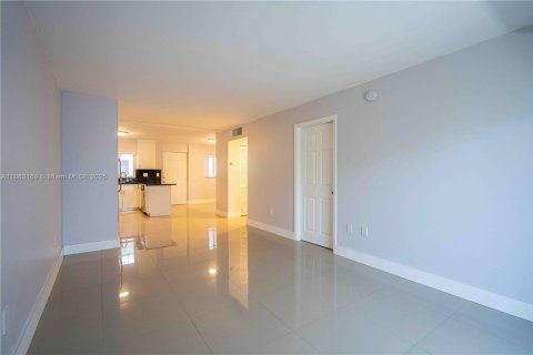 Appartement à louer à Miami Beach, Floride: 1 chambre, 72 m2 № 1890194 - photo 6
