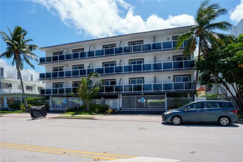 Apartamento en alquiler en Miami Beach, Florida, 1 dormitorio, 72 m2 № 1890194 - foto 21